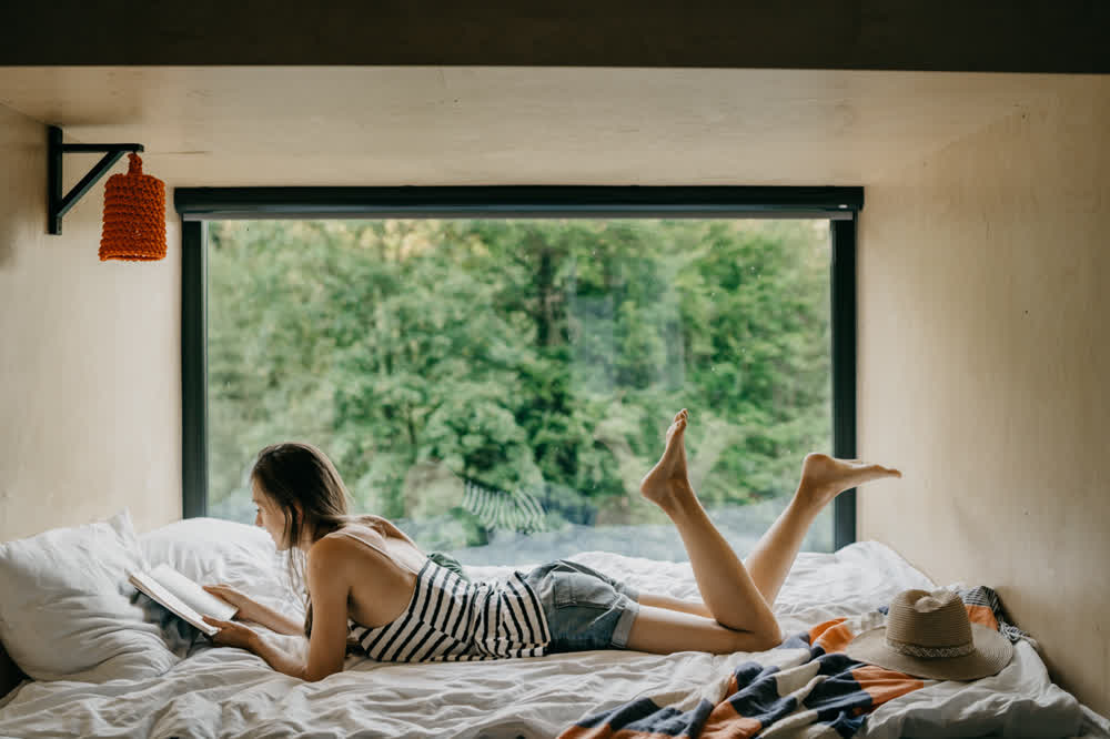 Apartament JOY dla dwojga — Szuflandia Wisła, sypialnia z widokiem na góry